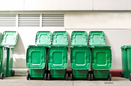 大型Roll-On/Roll-Off skip in Hammersmith industrial area